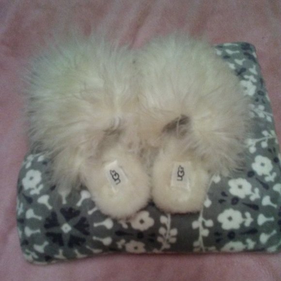UGG Shoes - UGGs Fluff Momma Super Fuzzy Slippers